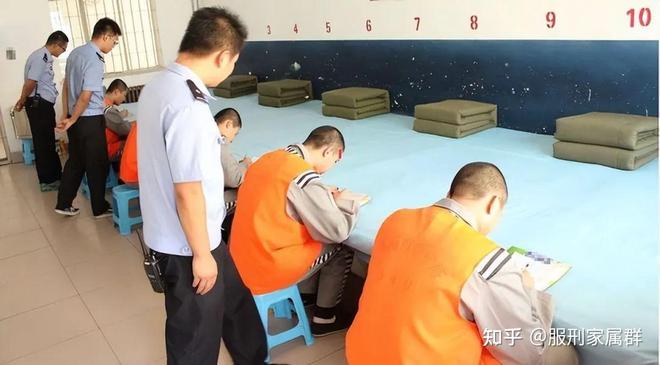 看守所的“住”：揭开监禁生活的真实面貌